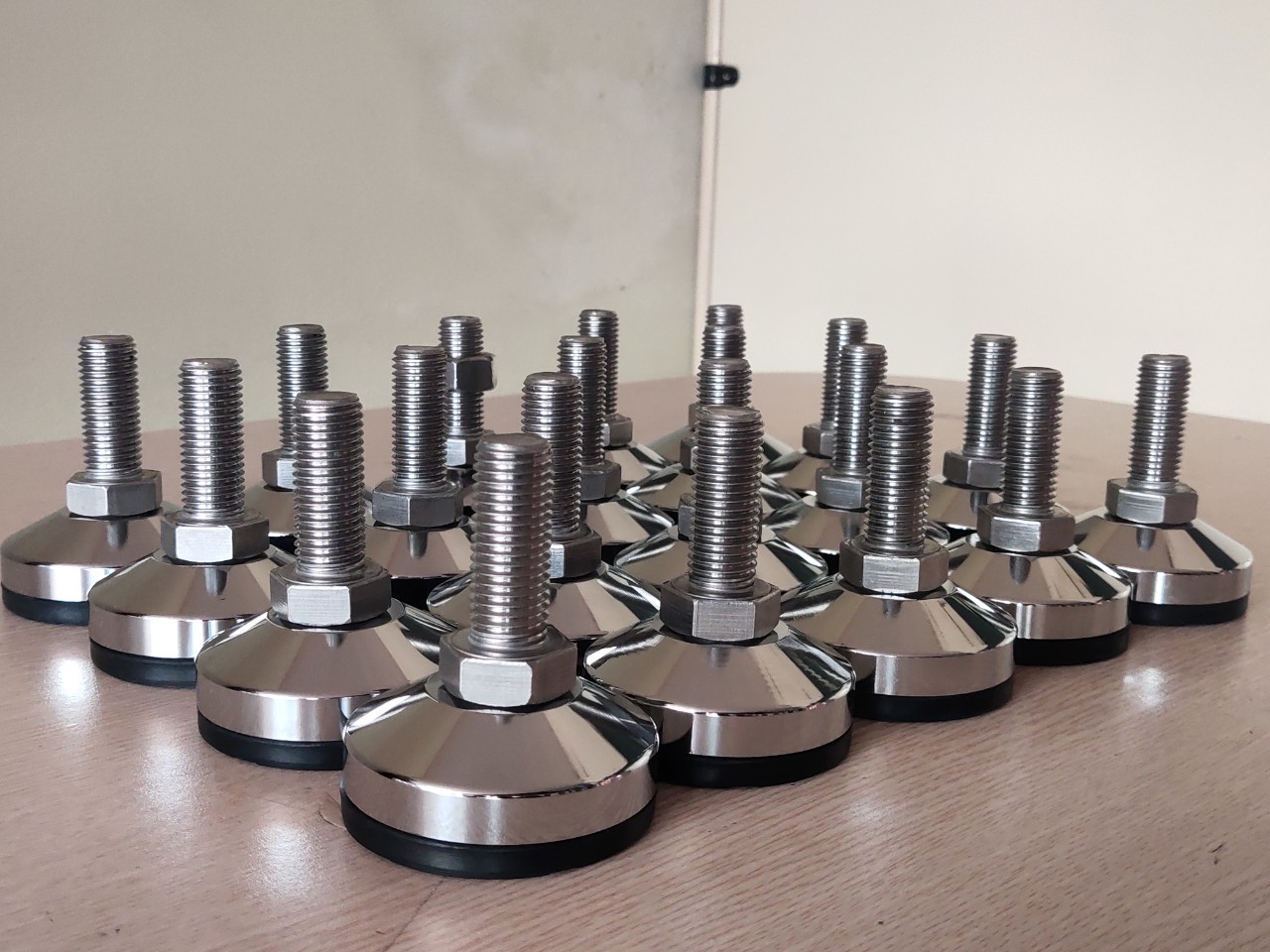 Chân tăng chỉnh Inox 304 kích thước 40x40x1