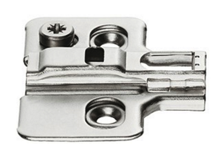Đế bản lề 2 lớp có giảm chấn Hafele 311.70.550, khoảng cách hai lỗ vít bắt đế 32mm