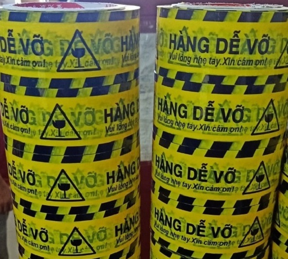 Băng keo in chữ “ HÀNG DỄ VỠ” 48mm x 1.2kg , nền vàng chữ đen, 6 cuộn/ cây