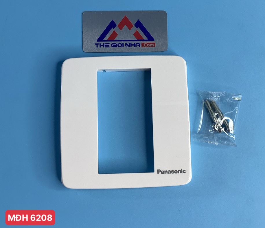 Mặt vuông dùng cho 3 thiết bị Panasonic  WMT7813-VN, màu trắng