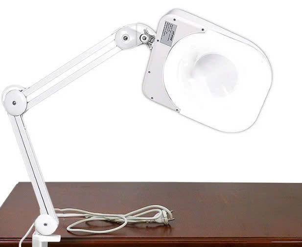 Kính lúp kẹp bàn 3X Akeiyo L666 , kích thước 150mm