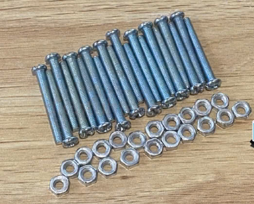 Bu lông + đai ốc M4 x 30mm, chất liệu sắt( 20 con/ gói)