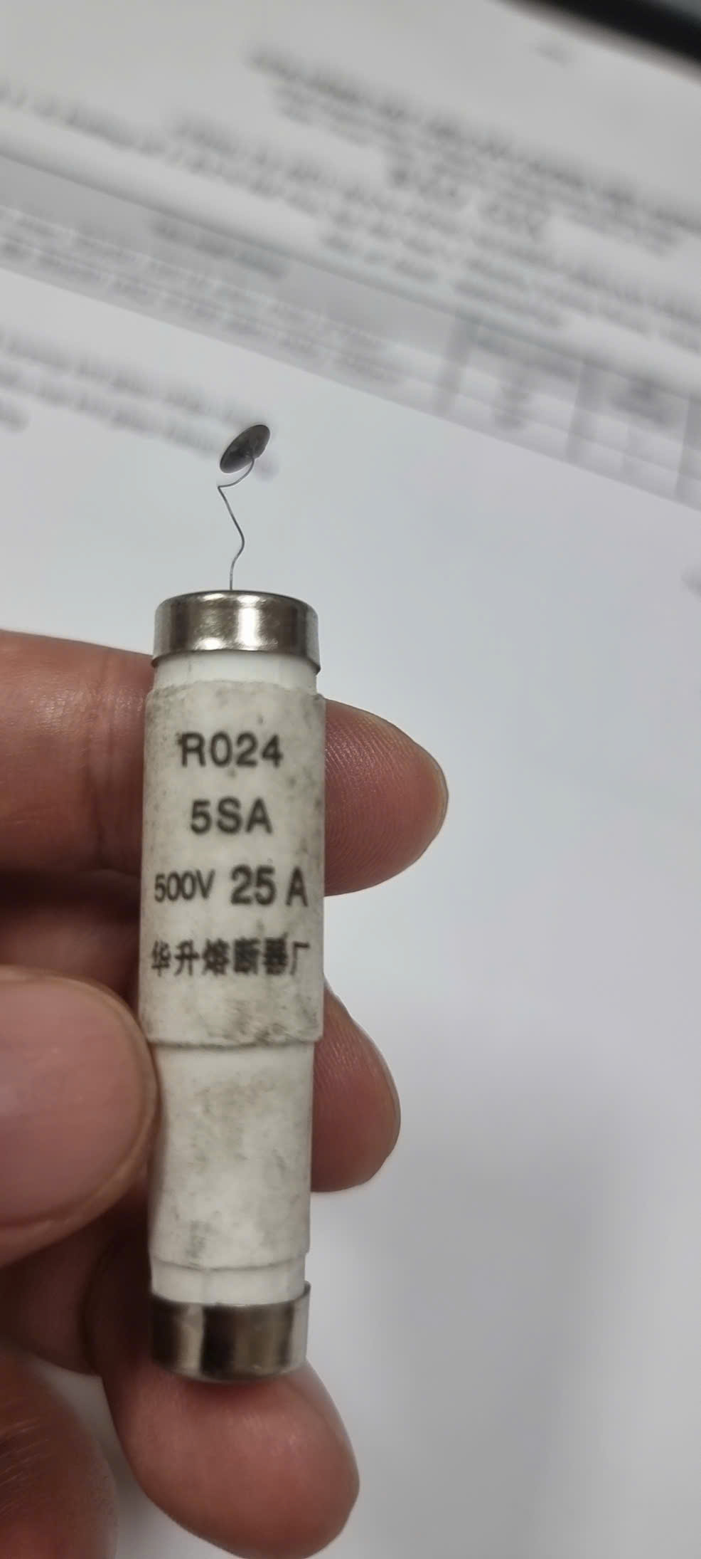 Cầu chì sứ MIRO R024 5SA 500V 25A