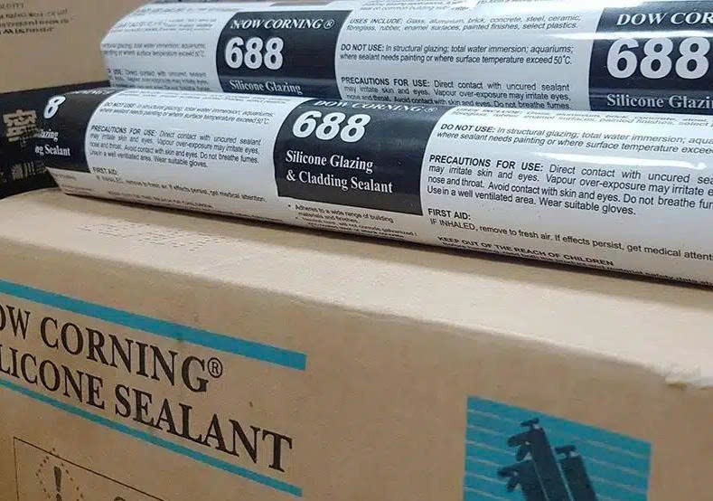 Keo Silicone Dowsil 688, 600ml/cây, 20 cây/thùng, màu đen