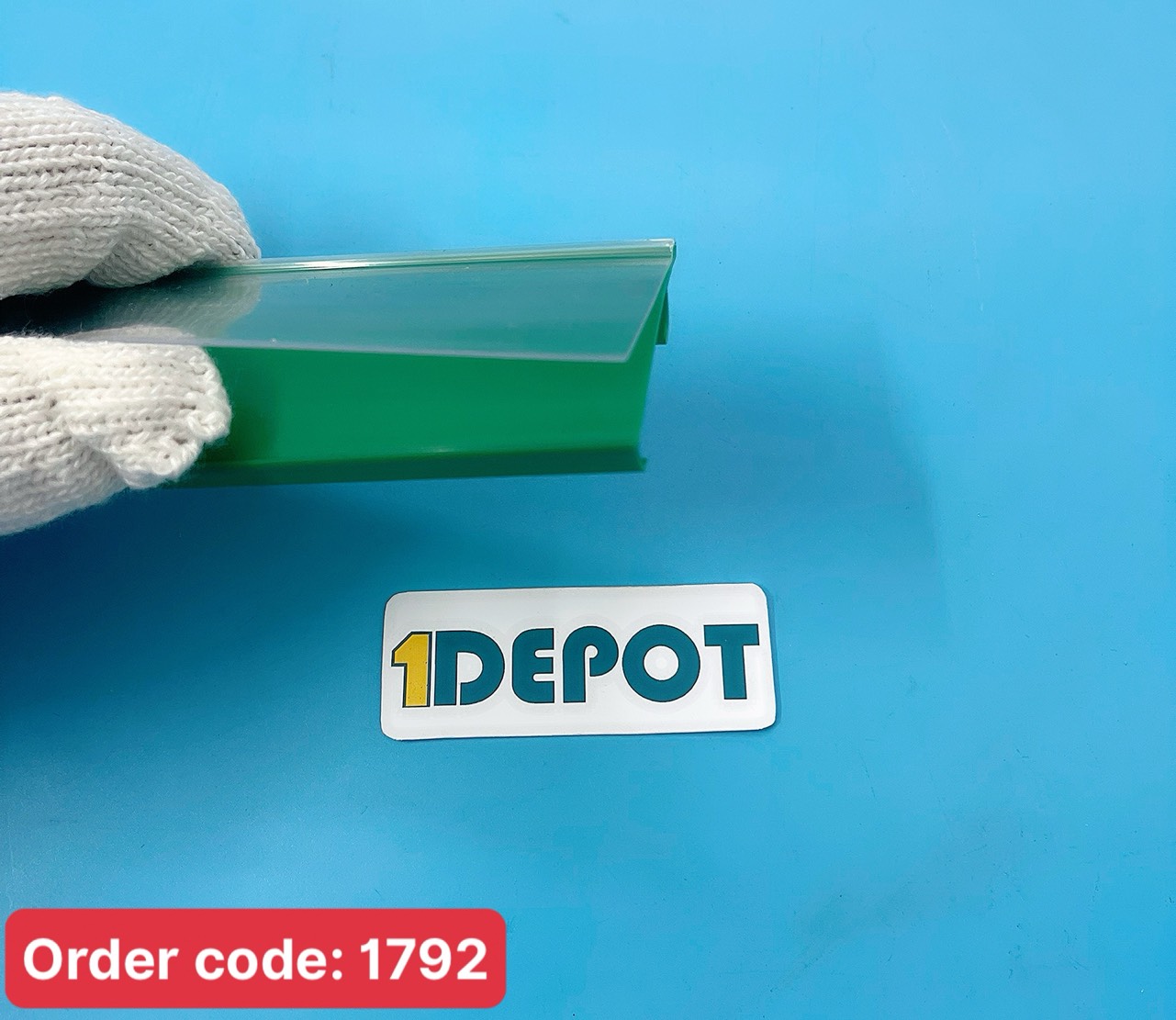 Nẹp nhựa cài giá màu xanh lá dài 740mm