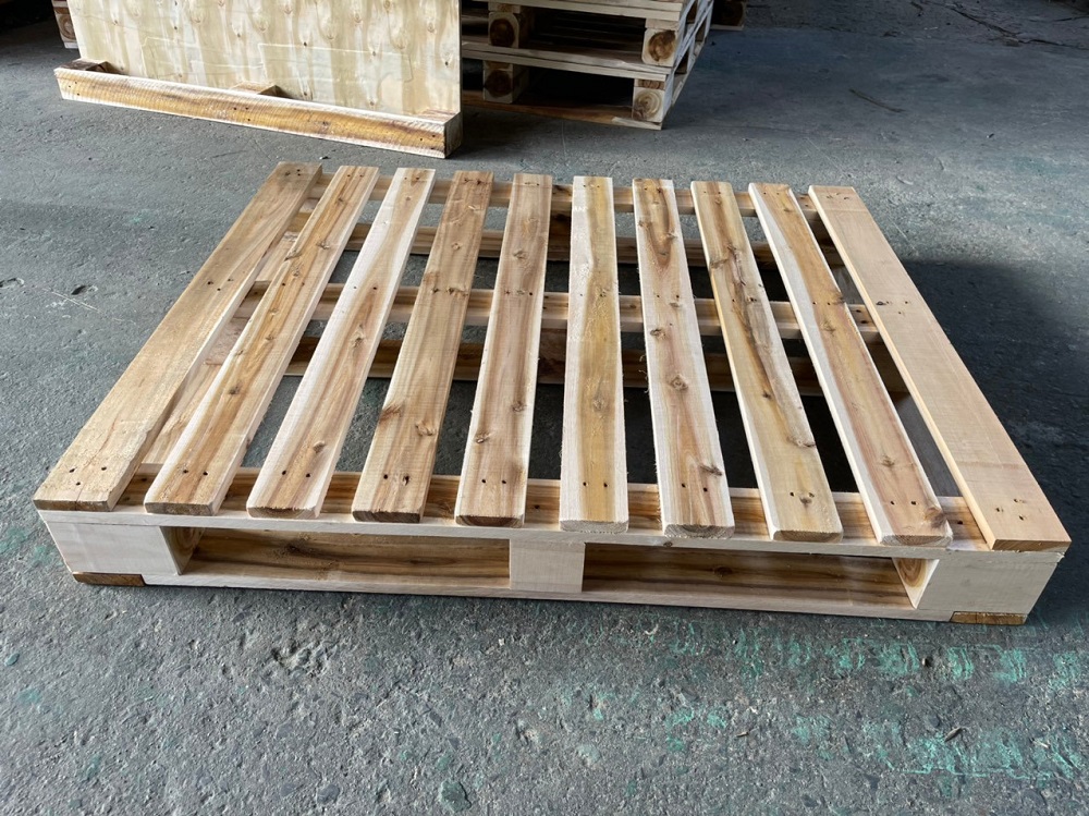Tấm pallet gỗ (kích thước:  96cm x 115cm cao 12cm)